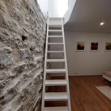 Apartment Kesklinna Peatuspaik
